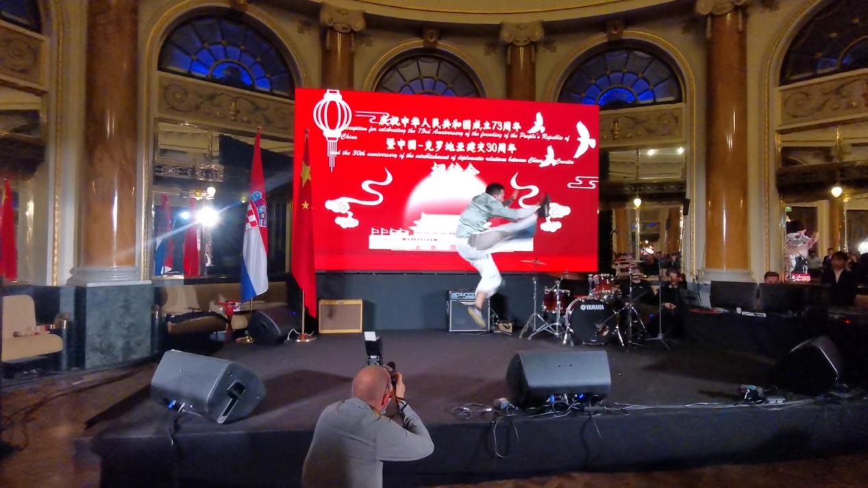 5b284cce07c64330b289af0b877c346f